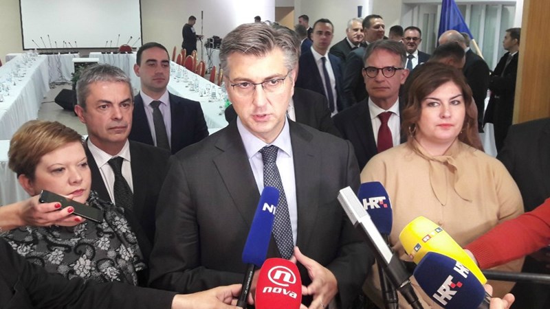 Potpisivanjem 36 milijuna kuna vrijednih ugovora pružena je ruka razvoju Slavonije, Baranje i Srijema